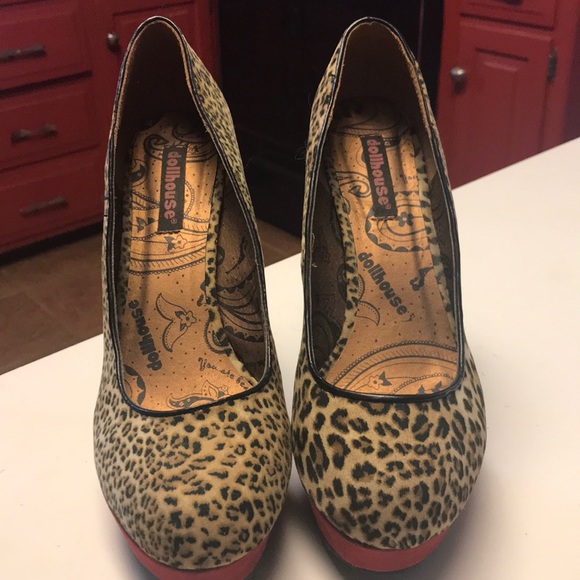 Gorgeous leopard print and red platform heels - Picture 2 of 3